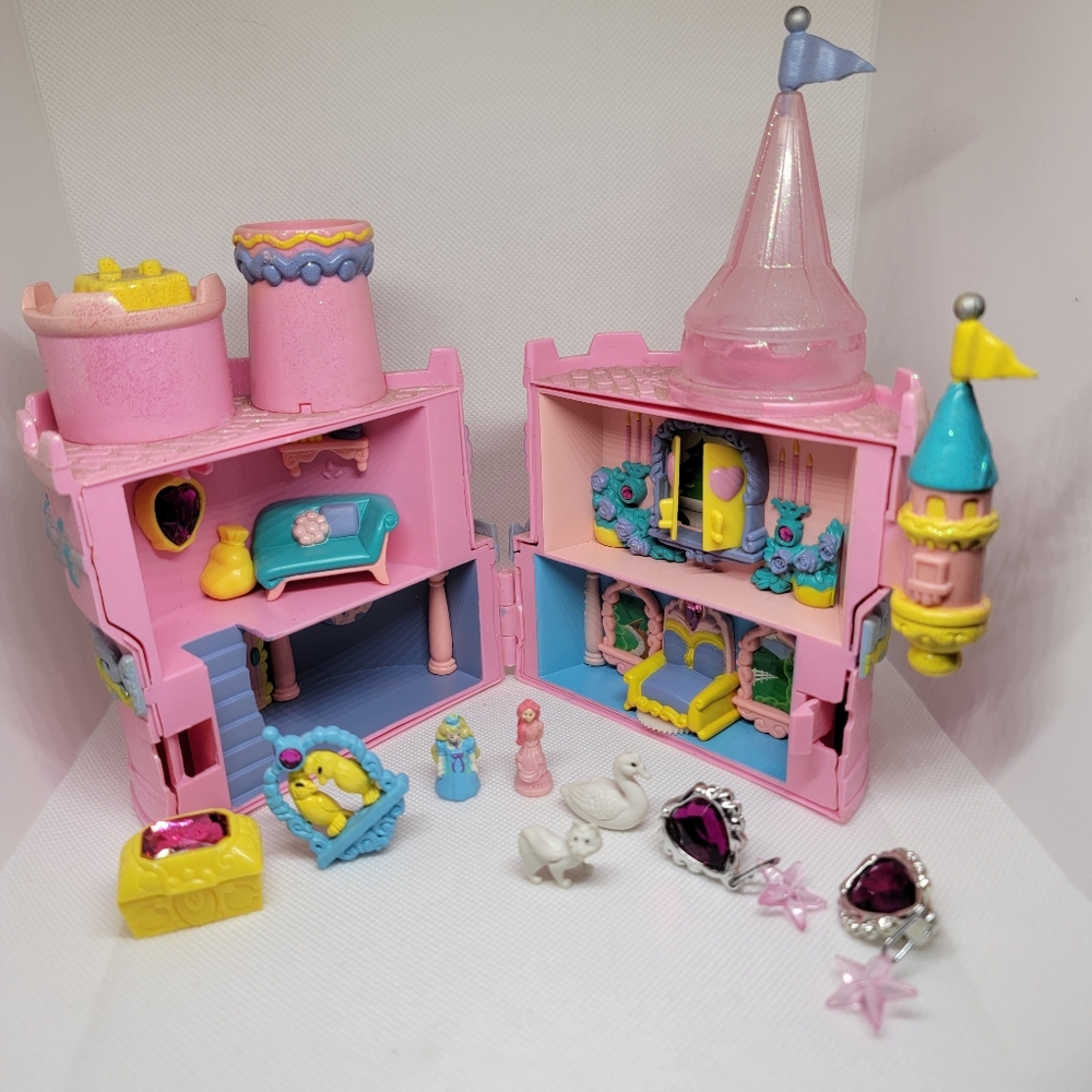 VINTAGE 1995 Trendmasters  STARCASTLE Playset w/ Figures *INCOMPLETE READ*